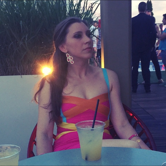 Meet your Posher, Lauren! π€ - Picture 3 of 4